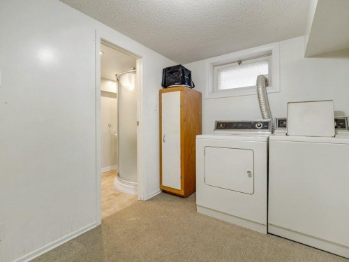 2123 10 Avenue South, Lethbridge, AB - Indoor Photo Showing Laundry Room
