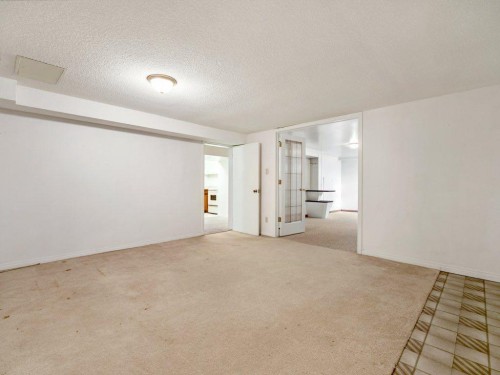 2123 10 Avenue South, Lethbridge, AB - Indoor Photo Showing Other Room