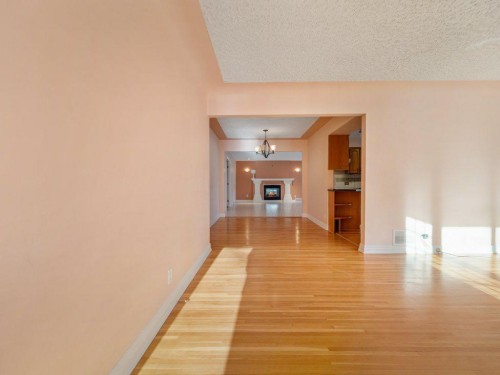 2123 10 Avenue South, Lethbridge, AB - Indoor Photo Showing Other Room