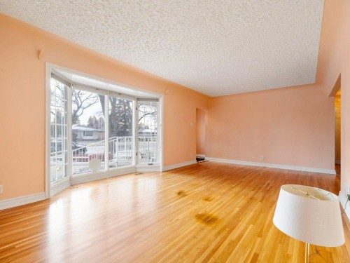 2123 10 Avenue South, Lethbridge, AB - Indoor