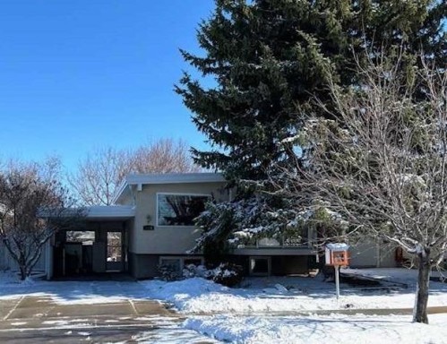 1029 Great Lakes Road SOUTH Lethbridge, AB T1K 3N7