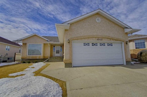 4912 41 St, Taber, AB - Outdoor