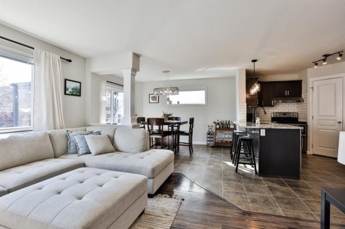 437 Twinriver Road West, Lethbridge, AB - Indoor Photo Showing Living Room