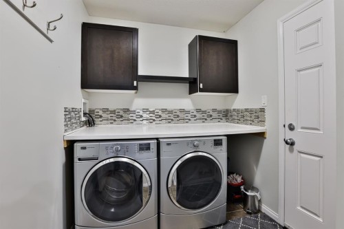 437 Twinriver Road West, Lethbridge, AB - Indoor Photo Showing Laundry Room