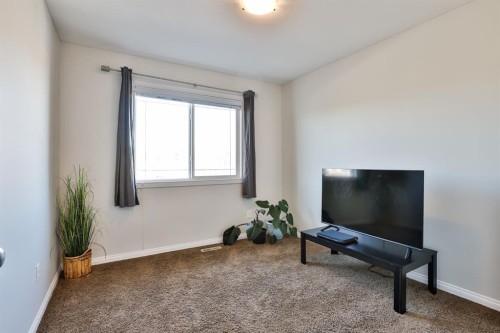 437 Twinriver Road West, Lethbridge, AB - Indoor