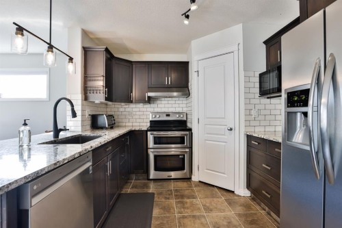 437 Twinriver Road West, Lethbridge, AB - Indoor Photo Showing Kitchen With Stainless Steel Kitchen With Upgraded Kitchen