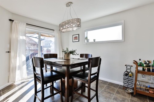 437 Twinriver Road West, Lethbridge, AB - Indoor Photo Showing Dining Room