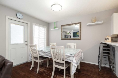 10-545 Highlands Boulevard West, Lethbridge, AB - Indoor Photo Showing Dining Room