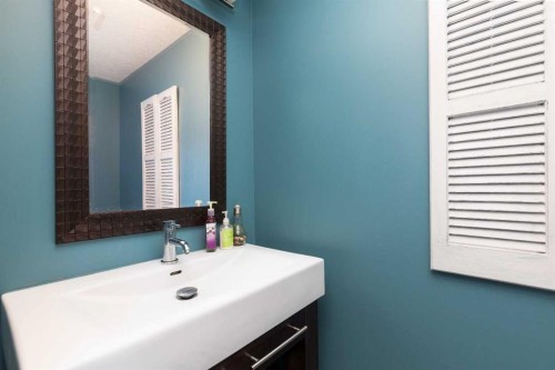 10-545 Highlands Boulevard West, Lethbridge, AB - Indoor Photo Showing Bathroom