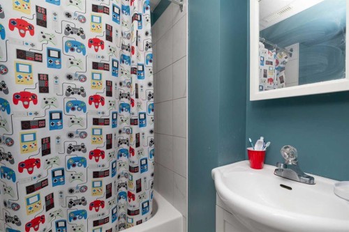 10-545 Highlands Boulevard West, Lethbridge, AB - Indoor Photo Showing Bathroom