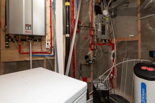 10-545 Highlands Boulevard West, Lethbridge, AB - Indoor Photo Showing Basement