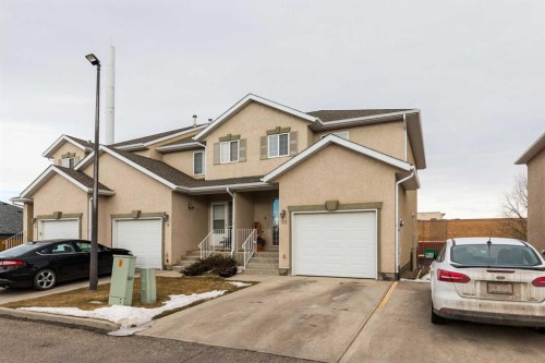 10-545 Highlands Boulevard West, Lethbridge, AB - Outdoor With Facade