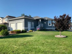 19 Fairmont Link SOUTH Lethbridge, AB T1K 7N6