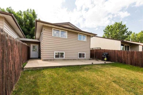 93 Simon Fraser Boulevard West, Lethbridge, AB 