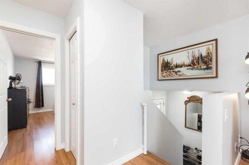 93 Simon Fraser Boulevard West, Lethbridge, AB 