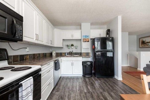 93 Simon Fraser Boulevard West, Lethbridge, AB 