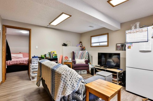 18 Harvard Crescent West, Lethbridge, AB - Indoor