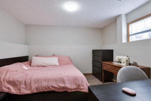 18 Harvard Crescent West, Lethbridge, AB - Indoor Photo Showing Bedroom