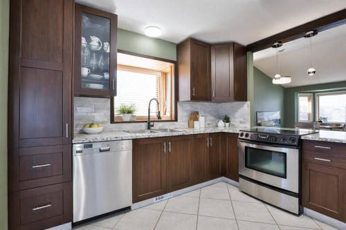 18 Harvard Crescent West, Lethbridge, AB - Indoor Photo Showing Kitchen With Double Sink With Upgraded Kitchen