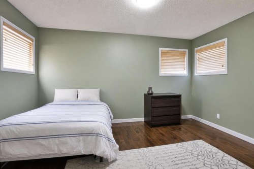 18 Harvard Crescent West, Lethbridge, AB - Indoor Photo Showing Bedroom