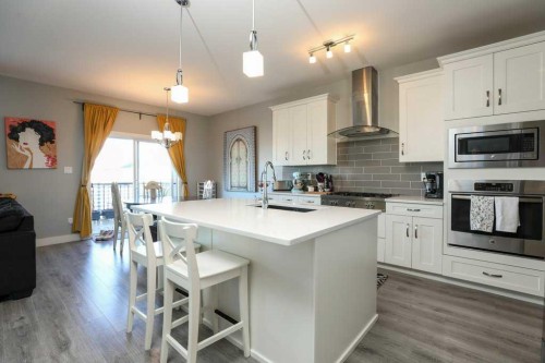 502 Bluebell Lane West, Lethbridge, AB - Indoor Photo Showing Kitchen With Upgraded Kitchen