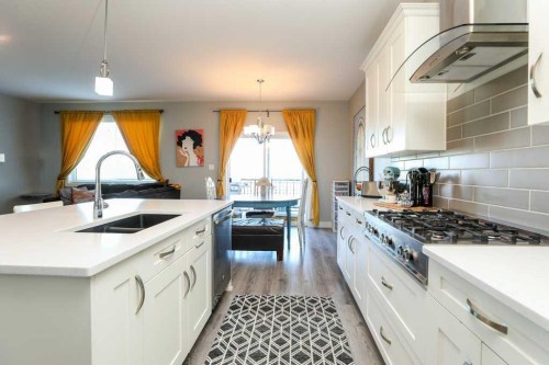 502 Bluebell Lane West, Lethbridge, AB - Indoor Photo Showing Kitchen With Double Sink With Upgraded Kitchen