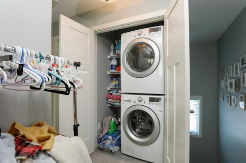502 Bluebell Lane West, Lethbridge, AB - Indoor Photo Showing Laundry Room