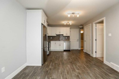 502 Bluebell Lane West, Lethbridge, AB - Indoor Photo Showing Kitchen