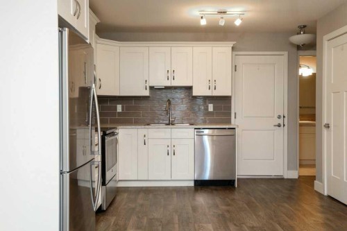 502 Bluebell Lane West, Lethbridge, AB - Indoor Photo Showing Kitchen