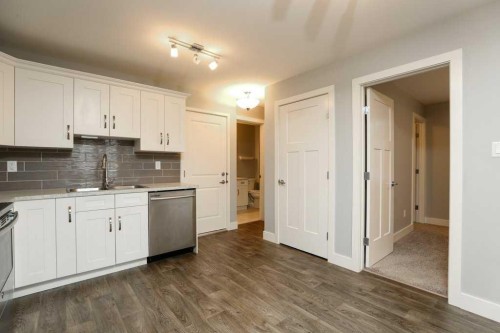 502 Bluebell Lane West, Lethbridge, AB - Indoor Photo Showing Kitchen