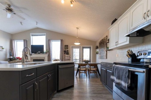 65 Heritage Circle West, Lethbridge, AB - Indoor