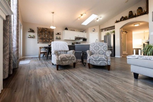 65 Heritage Circle West, Lethbridge, AB - Indoor Photo Showing Other Room