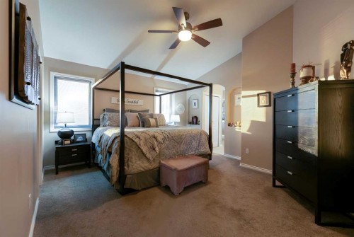 65 Heritage Circle West, Lethbridge, AB - Indoor Photo Showing Bathroom