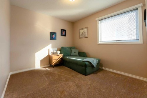 65 Heritage Circle West, Lethbridge, AB - Indoor Photo Showing Other Room