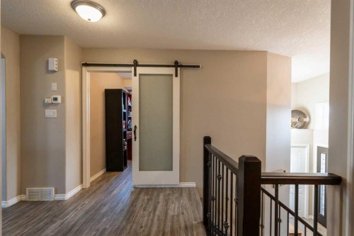 65 Heritage Circle West, Lethbridge, AB - Indoor Photo Showing Other Room
