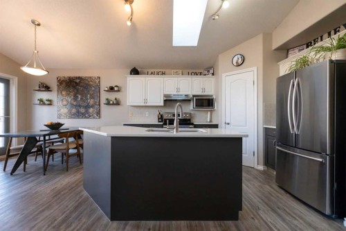 65 Heritage Circle West, Lethbridge, AB - Indoor