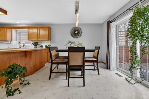 95 Stoney Crescent West, Lethbridge, AB - Indoor Photo Showing Other Room