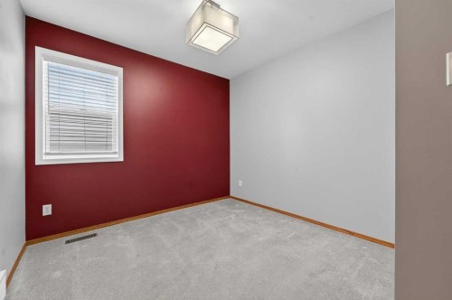 95 Stoney Crescent West, Lethbridge, AB - Indoor Photo Showing Other Room