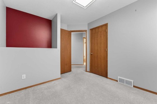 95 Stoney Crescent West, Lethbridge, AB - Indoor Photo Showing Other Room