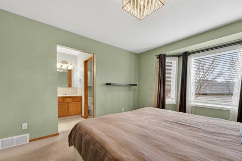 95 Stoney Crescent West, Lethbridge, AB - Indoor Photo Showing Bedroom