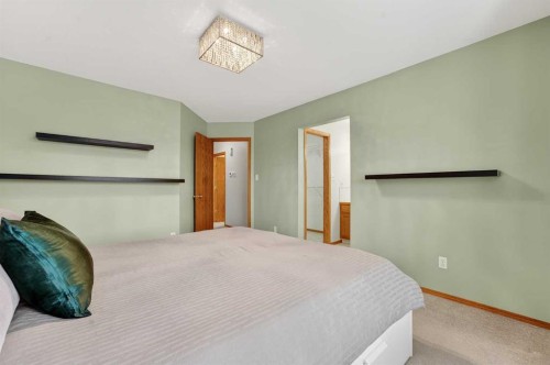 95 Stoney Crescent West, Lethbridge, AB - Indoor Photo Showing Bedroom