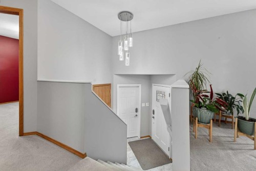 95 Stoney Crescent West, Lethbridge, AB - Indoor Photo Showing Other Room