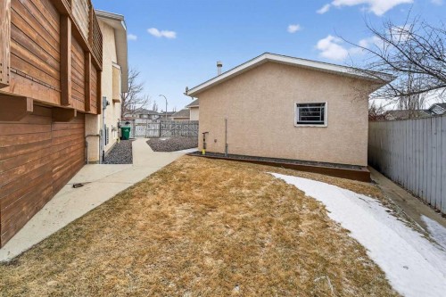 95 Stoney Crescent West, Lethbridge, AB - Outdoor