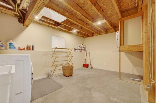 95 Stoney Crescent West, Lethbridge, AB - Indoor Photo Showing Basement