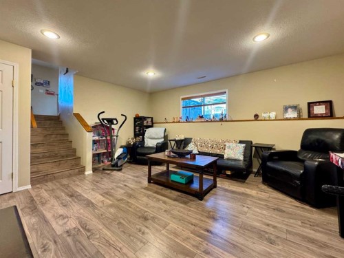 122 Mt Rundle Road West, Lethbridge, AB - Indoor
