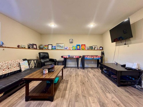 122 Mt Rundle Road West, Lethbridge, AB - Indoor