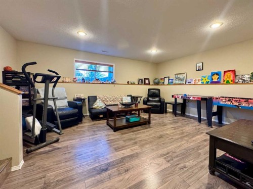 122 Mt Rundle Road West, Lethbridge, AB - Indoor Photo Showing Other Room