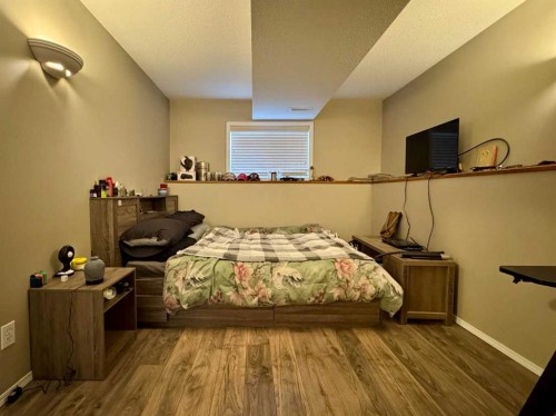 122 Mt Rundle Road West, Lethbridge, AB - Indoor Photo Showing Bedroom