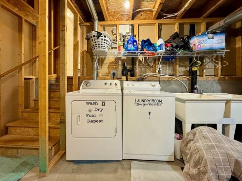 122 Mt Rundle Road West, Lethbridge, AB - Indoor Photo Showing Laundry Room