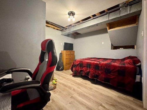 122 Mt Rundle Road West, Lethbridge, AB - Indoor Photo Showing Other Room